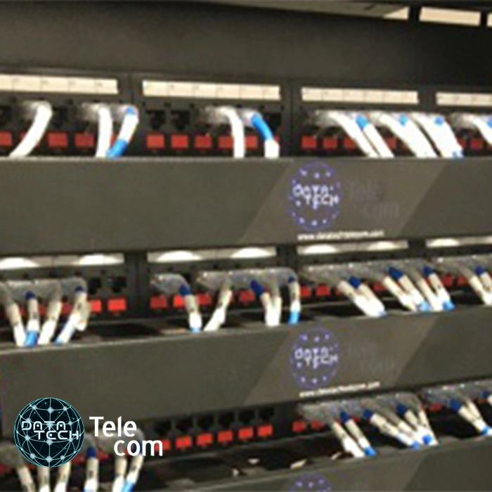Organização e cabeamento de rack de servidores
